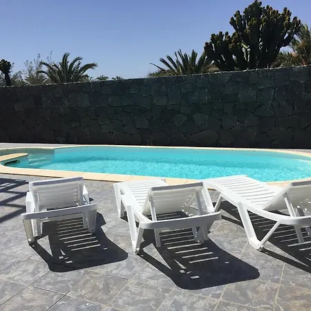 Willa Maretas Costa Teguise